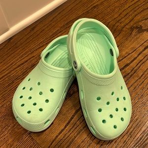 Crocs green